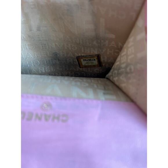 CHANEL Pink Lambskin Leather Icons Wallet- AUTHENTICATED - Picture 8 of 8